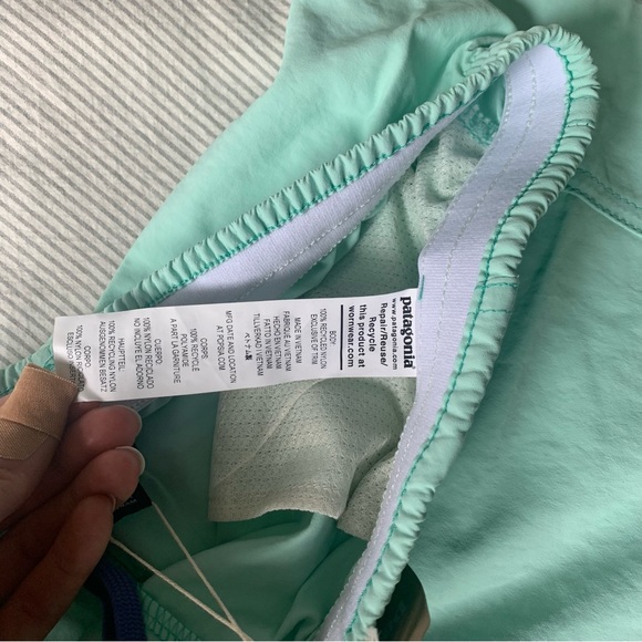 SOLD Patagonia Baggies 5 In shorts - Picture 3 of 6